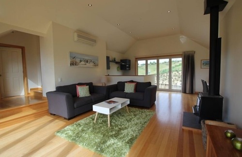 Redwood Valley Apartment | Redwood Lodge rural retreat with superb views
