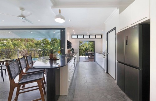 Nightcliff Villa | Reef Villa A Sprawling Waterfront Oasis