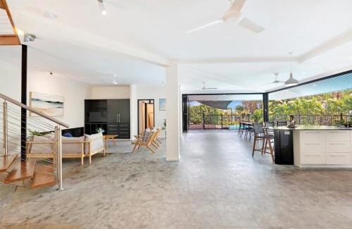 Nightcliff Villa | Reef Villa - A Sprawling Waterfront Oasis