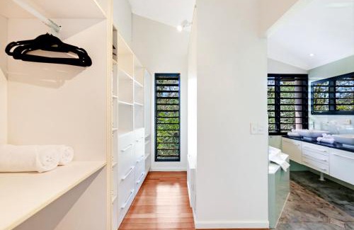 Nightcliff Villa | Reef Villa - A Sprawling Waterfront Oasis