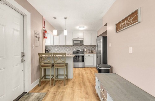 Little Venice House | Reel Deal ~ Private Pool Home, 76' Dock