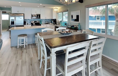 Jamaica Beach House | Reel Paradise | Pet Friendly, Waterfront, Pool!