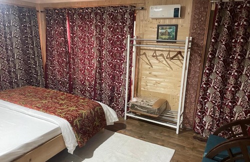 Pahalgam Ski Chalet | Reem Cottage