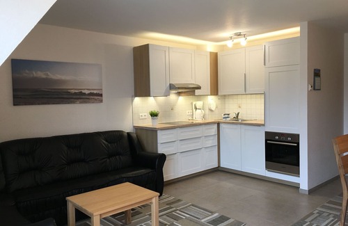 Busumer Deichhausen Apartment | Reethaus Hus to Wurth, apartment Korallenmöwe, only 300m to the beach