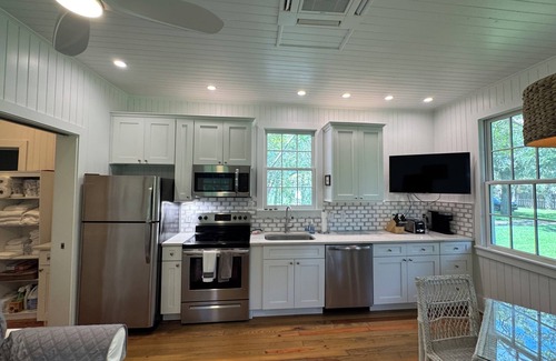 Tybee Island Cottage | Reeve House Guest Cottage - 1 bed/1bath at Tybee's South Beach