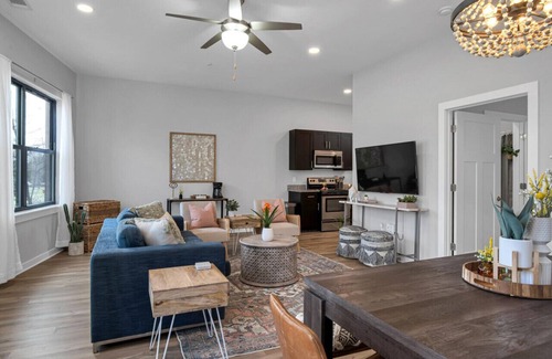 Hillsboro Village Condo | REFRESHING 2 bedroom, 3 bed ★ Nashville condo w/FREE Parking +Near Restaurants