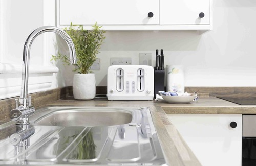 Paisley Apartment | Refreshing Modern Apartment in Renfrewshire