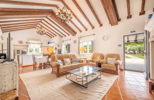 Ponte de Sor Apartment | Refreshing poolside escape in Ponte de Sor