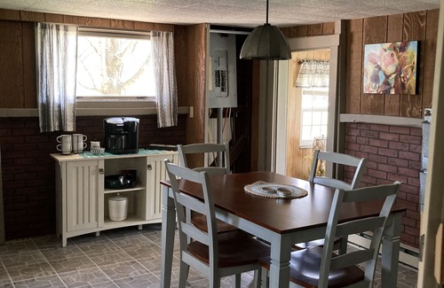 Bedford Cottage | Refurbished cottage along Dunnings Creek, close to Rt 30, I-99 and PA Turnpike