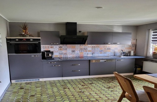 Pracht Apartment | Regal Apartment in Pracht with Garden and Grill