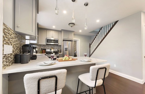 Lawrenceville House | *Regal Bricks* Cold Plunge | Fire Pit | Game Room | Private Backyard