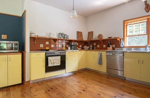 Magnetawan Cottage | Regally rustic, spacious 2-home waterfront getaway for 16+ with total privacy.