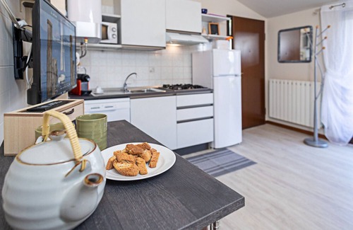 Montioni Apartment | Regarda - holiday apartment "Blitz 2" in Lazise with pool and airco