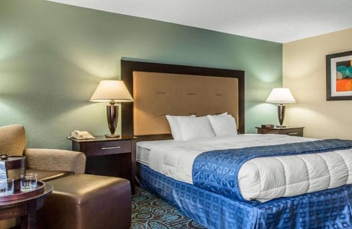 New London Hotel | Regency Inn and Suites - RS Handicapped Non Smoking Double Bed Hearing