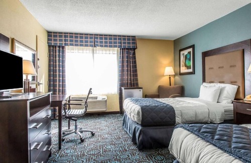 New London Hotel | Regency Inn and Suites - Non-Smoking Double Bed With Kitchen