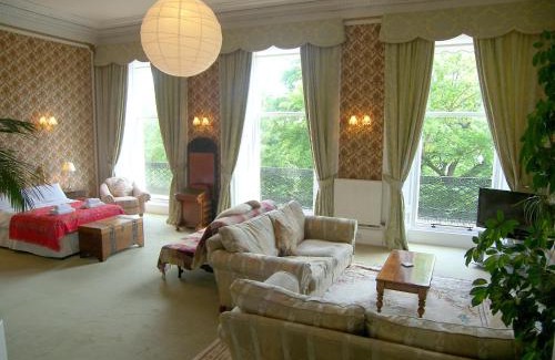 New Town Apartment | Regent Terrace, Central and Charming, Quiet