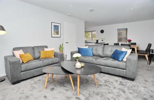 Riccarton House | Regents Villas - Christchurch Holiday Homes