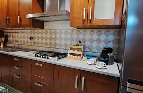 Centro Giano Apartment | Regina Cyclarum Suite. Vacation home near Rome Fair and FCO airport!