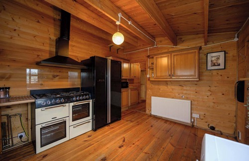 Rugeley Ski Chalet | Reindeer Lodge: Private Hot Tub Near Cannock Chase