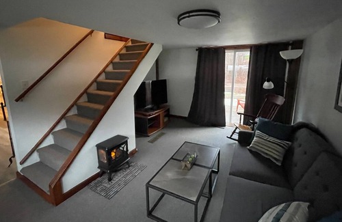 Aldenville Apartment | Relax and Enjoy The Countryside