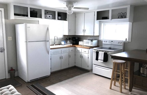 Bradford Cottage | Relax and Enjoy your time at the Lake