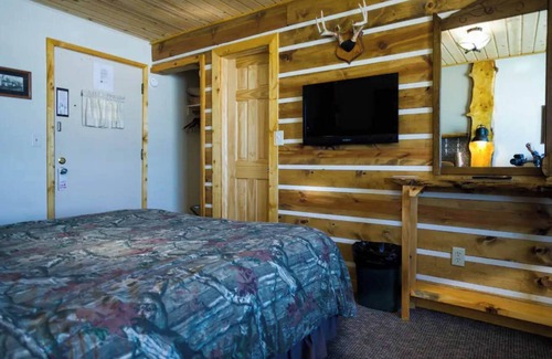 Rice Lake Cabin | Relax and overlook the lake in Room 7 - The Buckhorn - Curriers Lakeview Lodge
