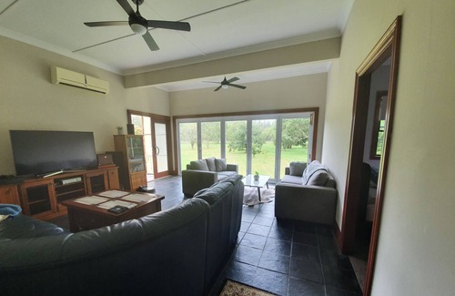 Salt Ash House | RELAX AND UNWIND AND ENJOY THE COASTAL VIBE.