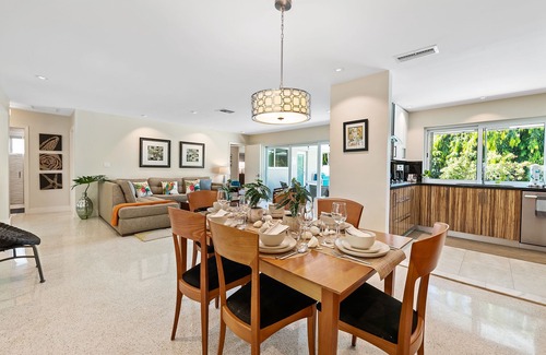 Imperial Point House | RELAX AT SERENITY PLACE, A STUNNING MODERN & CONTEMPORARY HEATED POOL HOME!