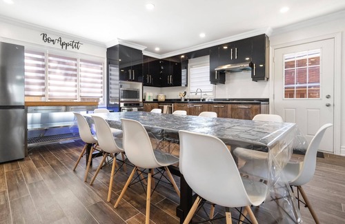 Crystal Beach Cottage | Relax at the Crystal Beach Retreat - 6 min walk to the Beach!