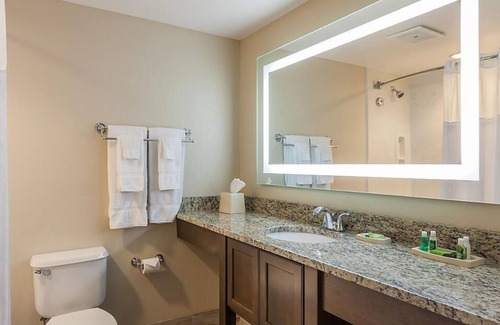 Marathon Resort | Relax at the studio room in Bluegreen Vacations The Hammocks