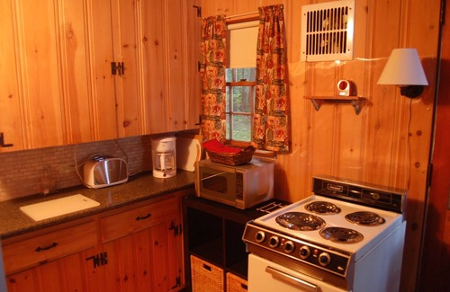 Wolfeboro Cottage | Relax by Lake Winnipesaukee : 2-bedroom cottage, featured by Yankee Magazine.
