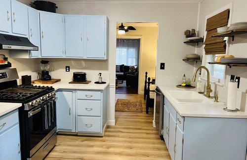 Kabletown House | Relax by the lake, visit wineries & breweries, hiking, biking, water sports