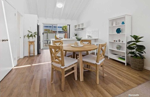 Shearwater Apartment | Relax by the sea this Christmas!
