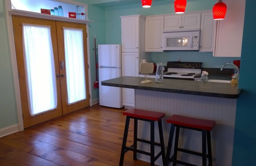 Leola Cottage | Relax close to all the Amish Country attractions. Affordable, Family-Friendly.