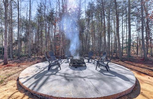 Forest City House | Relax Fireside! Cabin 12 Mi to TIEC Winterfest