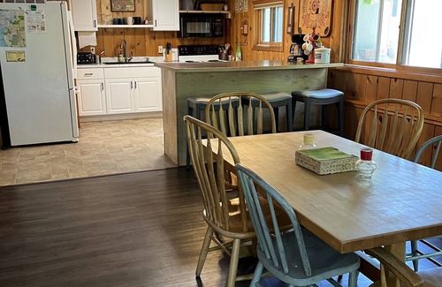 Silver Lake Cottage | RELAX here, deck, AC, assoc. pool & playground, walk to town, on channel, pet OK