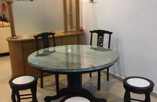 Kampung Darat Mak Bar House | RelaX HomeStay