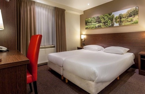 Deventer Hotel | Relax in a Non-Smoking Room with Courtyard, Garden & On-Site Bar in Deventer