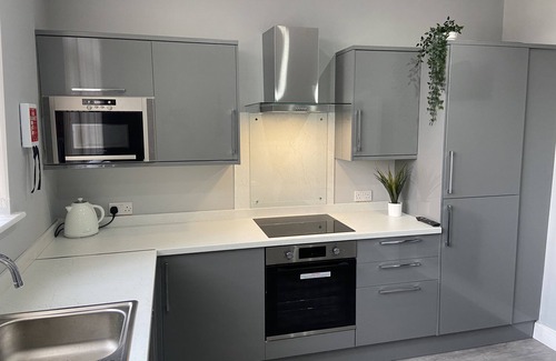 Walkden House | Relax in Our 3 Bed Large Victorian House All With Seperate Bathrooms.