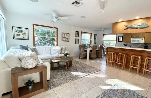 North Captiva House | Relax in Paradise: 2-Bedroom Island Retreat with private Pool & Golf Cart!