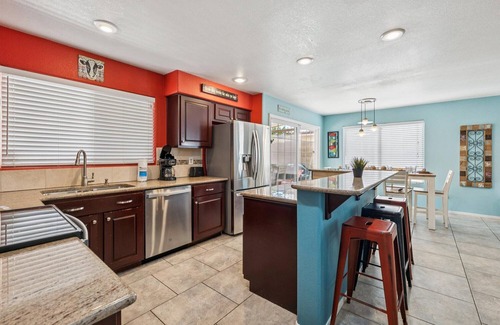 Chandler House | Relax in Style! Private Pool, Resort Backyard & 4BR Luxury Oasis in Chandler