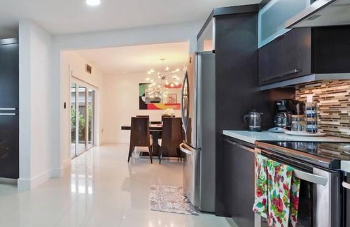 Richmond West House | Relax & Play Retreat Pool, Games, BBQ & More