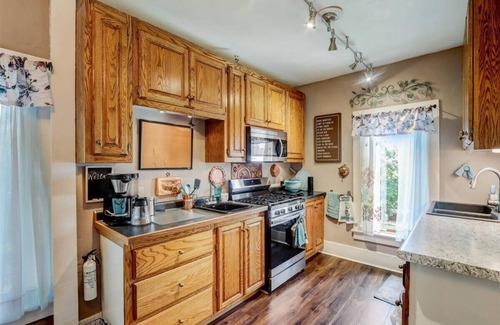 Lebanon House | Relax & Reboot in this Charming 2-Bedroom Townhome n