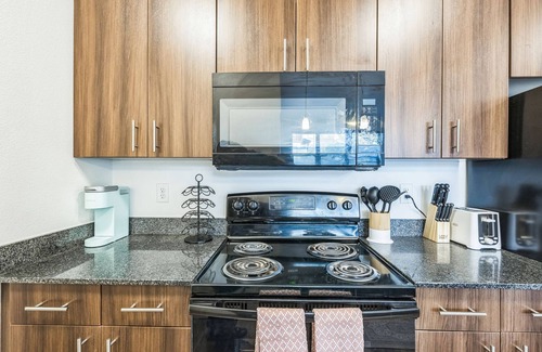 University District Apartment | Relax & Recharge Downtown | Walkscore 94