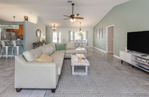 South Venice House | Relax & Recharge: Heated Pool Home Just Minutes to Venice Beaches