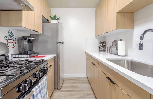 Alhambra Apartment | Relax & Recharge in a Cozy 2BR