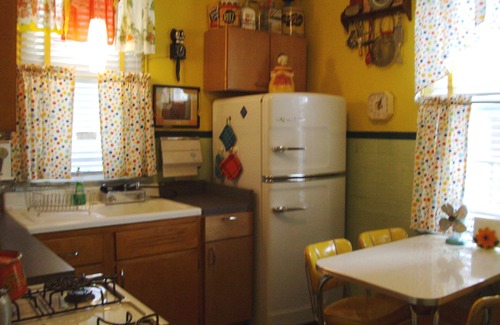 North Belle Vernon House | Relax & Revisit your Yesterdays with a Retro Staycation!