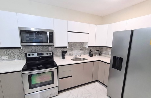 Beverly Hills Apartment | Relax @ the Lofts Lounge 2B/R lGymlTennis|Views