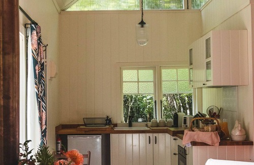 Jamberoo Cottage | Relax to the sounds of the creek and birdlife in the rainforest at Jamberoo