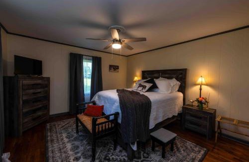 Stanton House | Relax & Unwind Cozy Farmhouse Near Natural Bridge State Park
